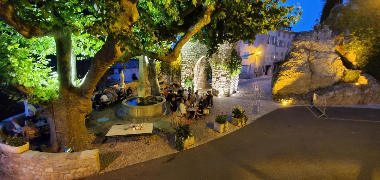 Hotel Restaurant Des Deux Rocs Seillans Exteriér fotografie