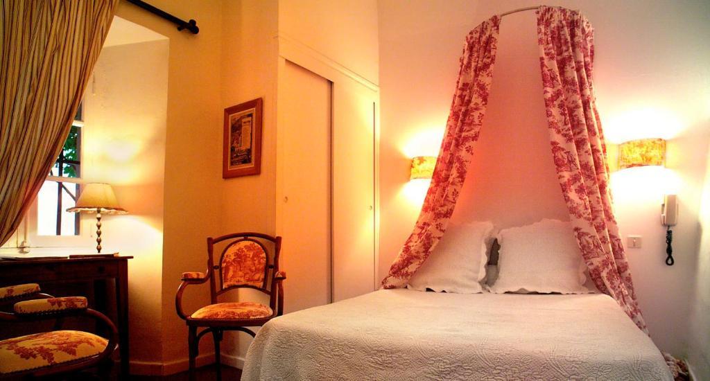 Hotel Restaurant Des Deux Rocs Seillans Pokoj fotografie